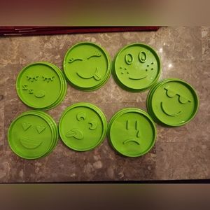 NWOT Pampered Chef Emoji Cookie Cutters